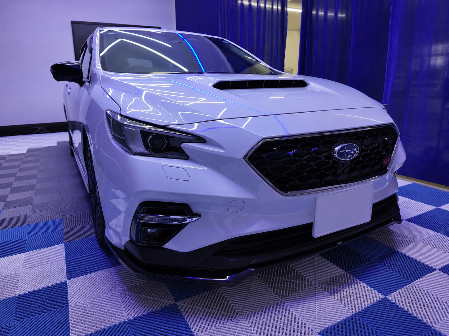SUBARU レヴォーグ STI Sport R-Black LimitedⅡ System X PRO+施工後 納車ブースでの完成写真