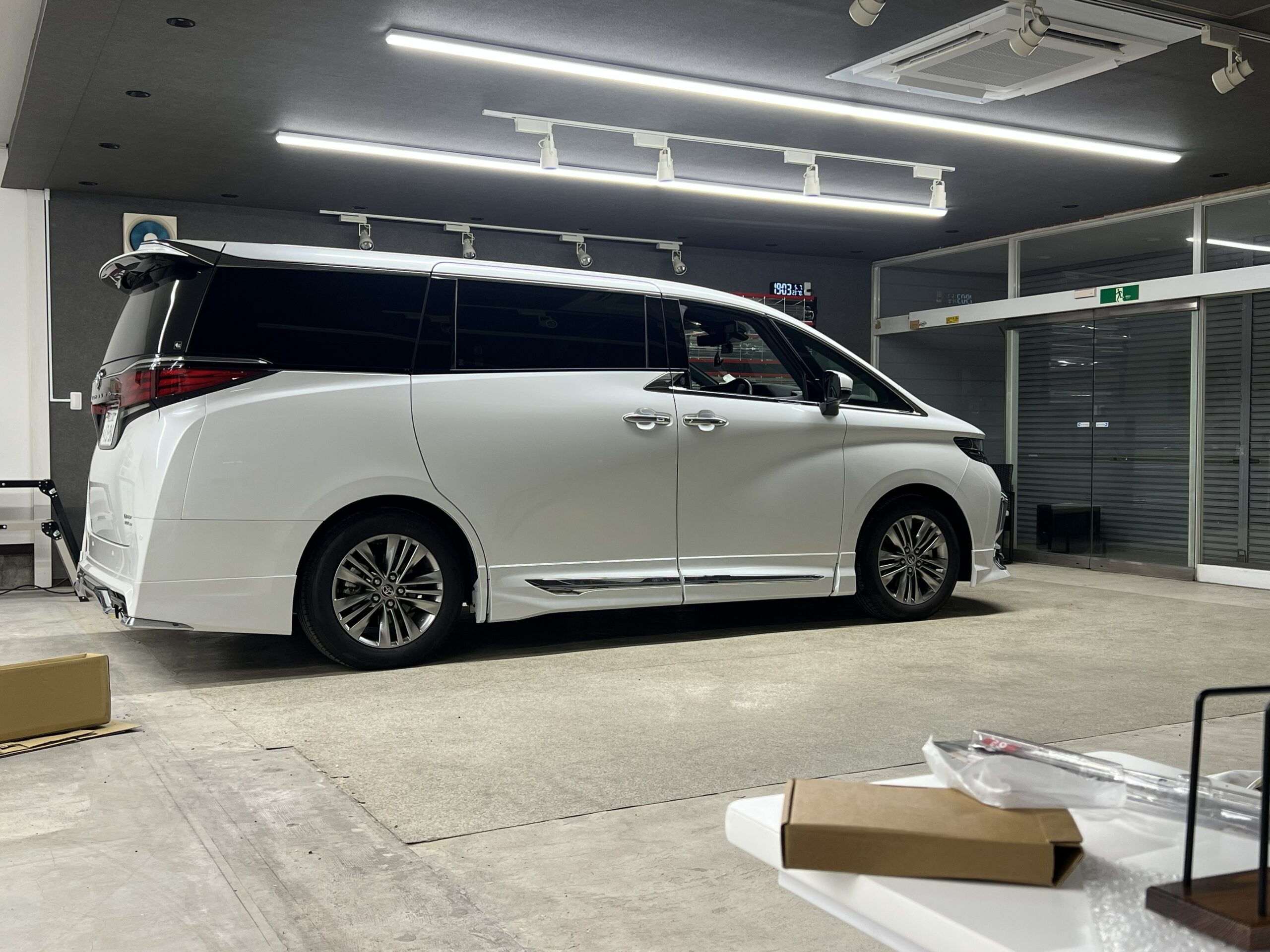 トヨタ アルファード 左リアバンパー板金塗装とモデリスタエアロ装着後