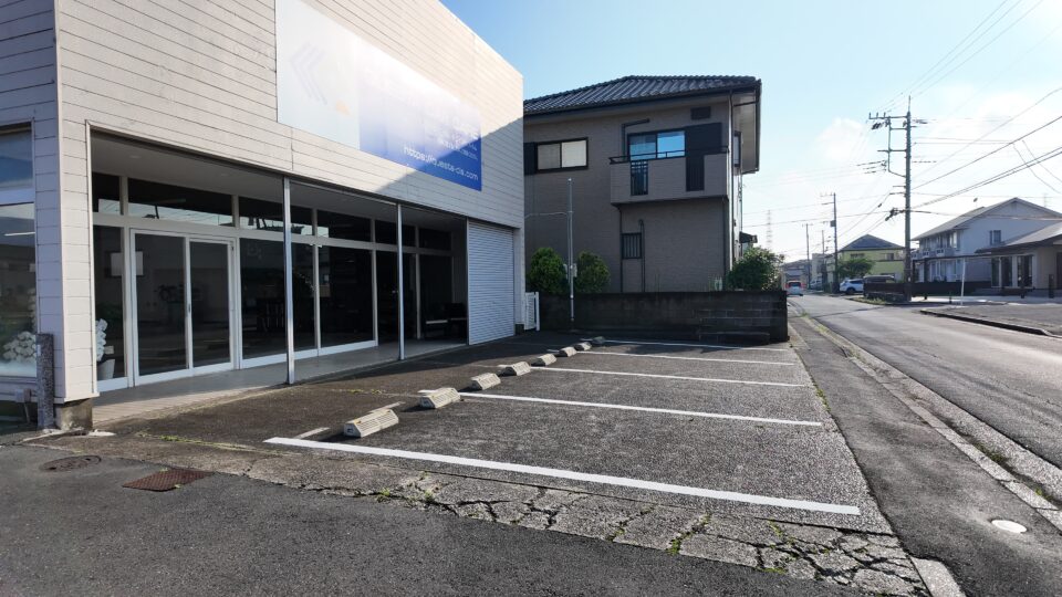 - 千葉県のカーコーティングプロショップ|QUESTA CAR CARE 店舗前駐車場