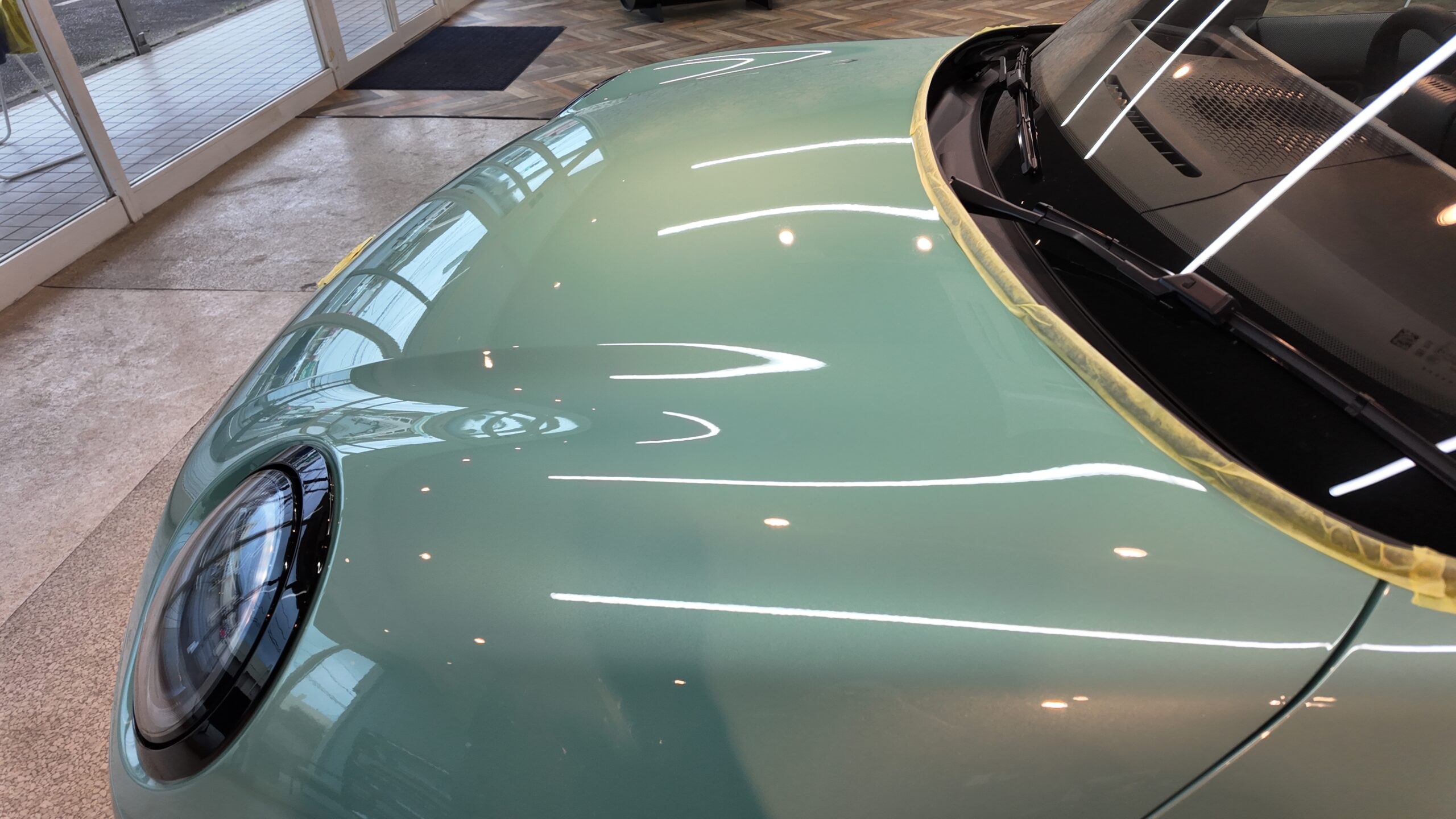 BMW MINI 新車 ボンネット軽研磨