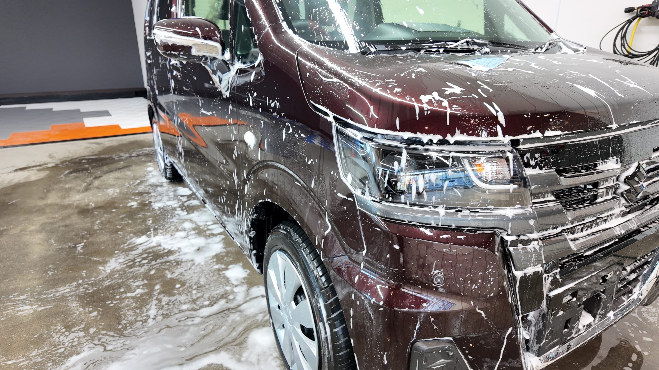 新車ワゴンR セラミックコーティング前の純水手洗い洗車