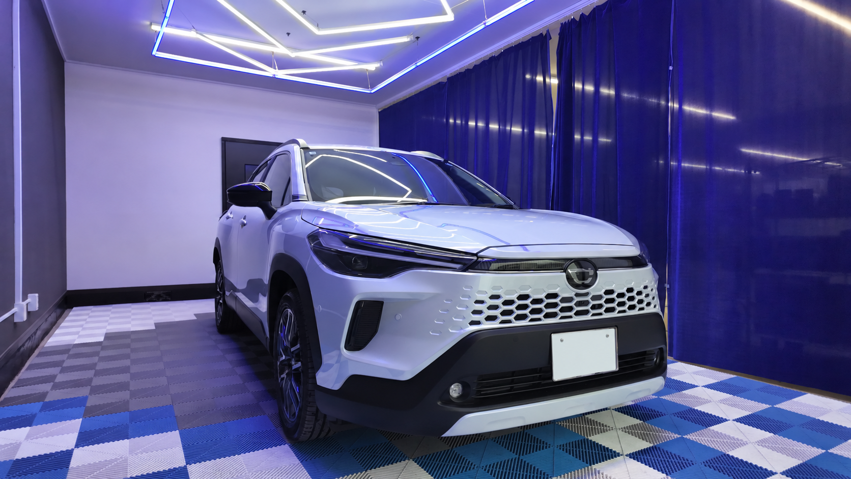 納車ブースで仕上がった新車トヨタ カローラクロス