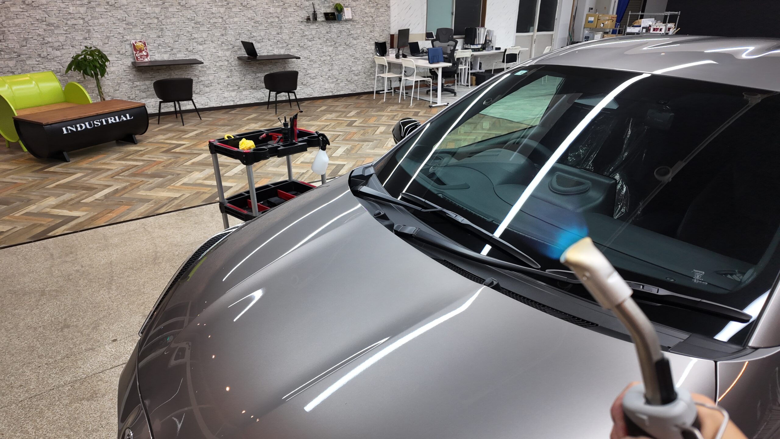 トヨタ ヤリス System X MAX施工前 ガスプライマー処理